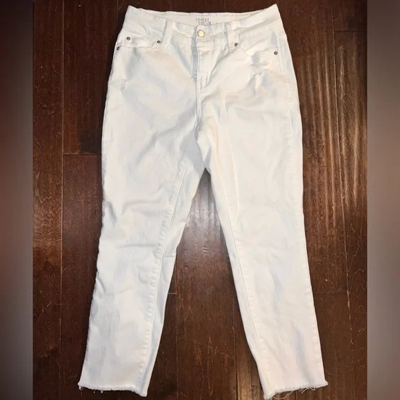White mid-rise jeans with a distressed look on the bottom - Picture 1 of 3